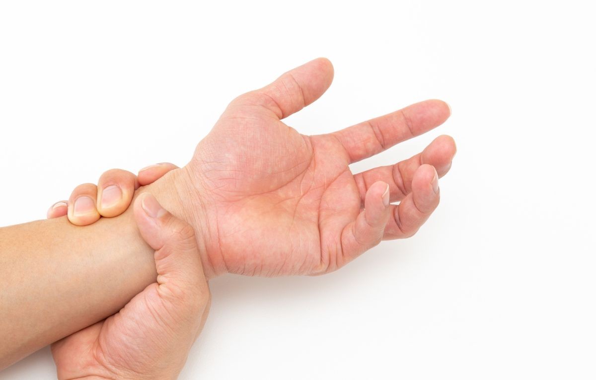 Formigamento no Braço Esquerdo e Mão: É Ansiedade, Nervo ou Infarto?